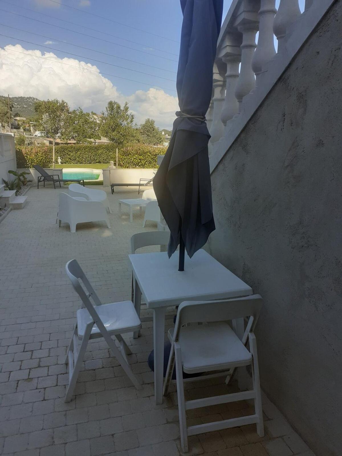 For 2 People Only In Pool Apartment Marseilles