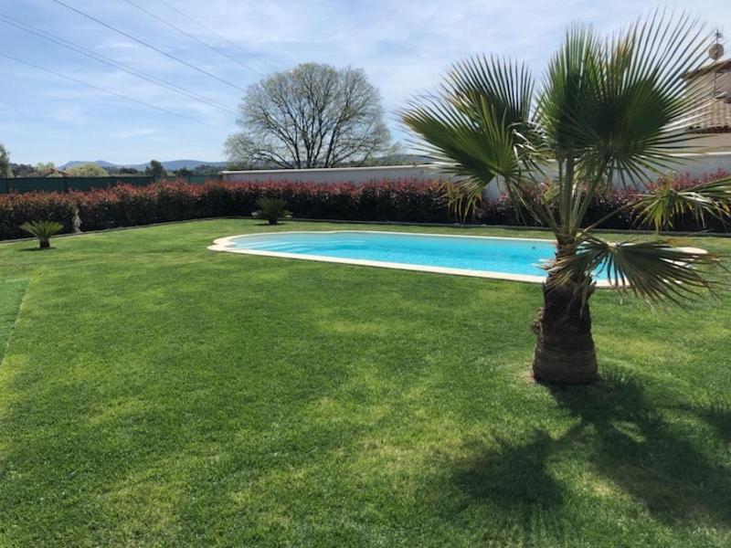 For 2 People Only In Pool Apartment