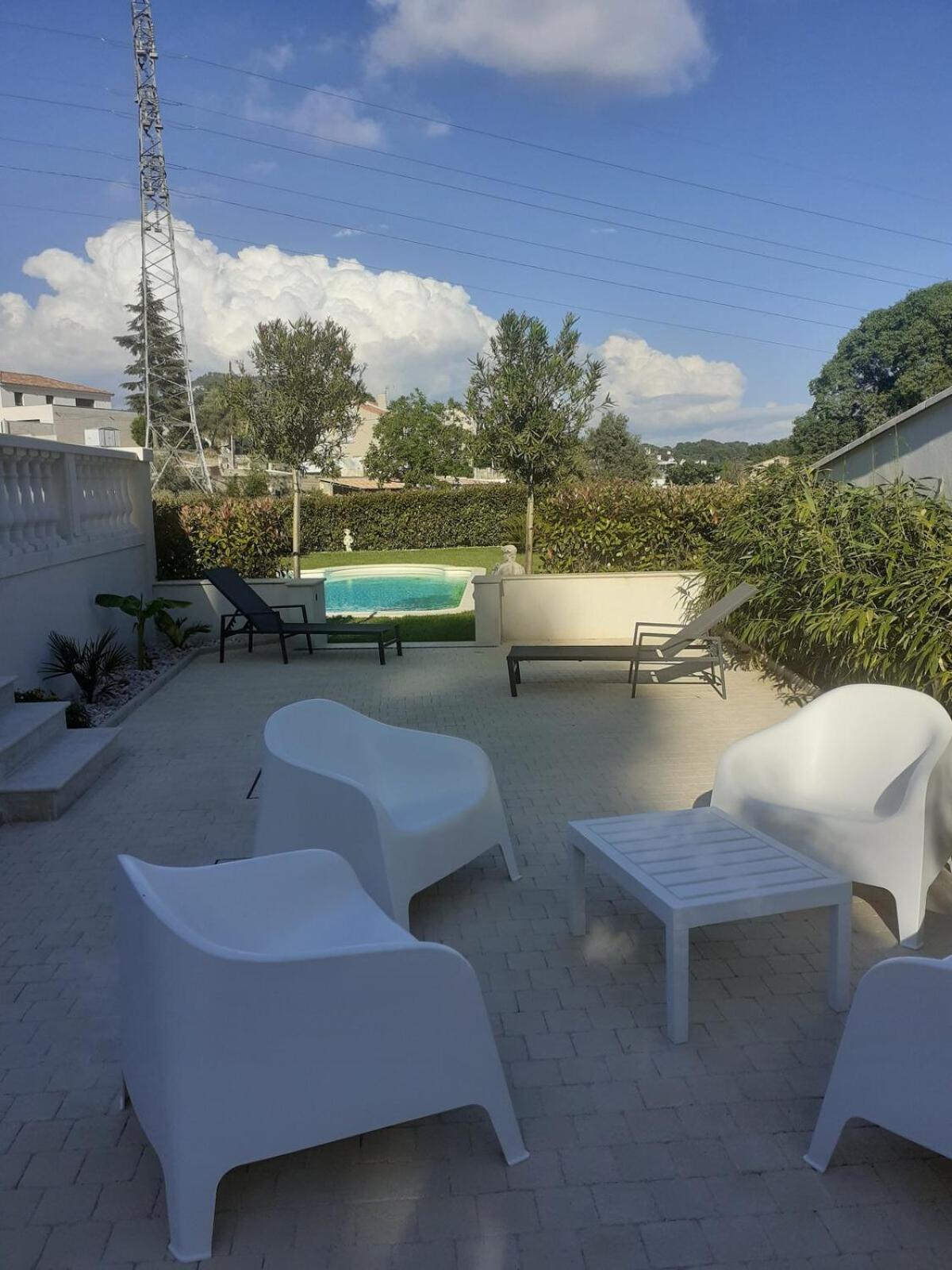 Apartment For 2 People Only In Pool Marseilles