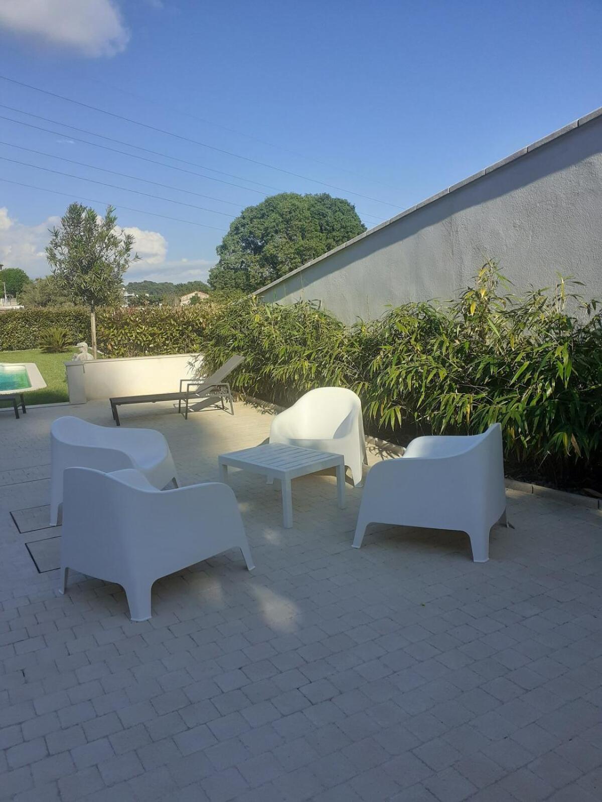 Apartment For 2 People Only In Pool Marseilles